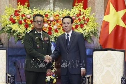 Chiều 13/11, tại Phủ Chủ tịch, Chủ tịch nước Võ Văn Thưởng tiếp Đại tướng Tea Seiha, Phó Thủ tướng, Bộ trưởng Quốc phòng Vương quốc Campuchia. (Ảnh: TTXVN) 