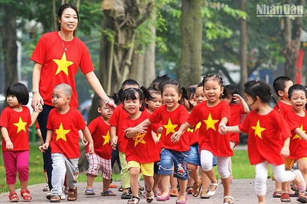 Dành tình cảm, sự quan tâm chăm sóc cho trẻ em là cách tốt nhất để phòng, chống bạo lực trẻ em. (Ảnh NGUYỄN ĐĂNG)