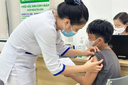 Tiêm vaccine là cách phòng bệnh chủ động.
