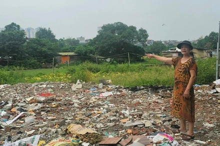 Khu đất quy hoạch Nhà tang lễ Thanh Xuân còn vướng mắc do chưa hoàn thành giải phóng mặt bằng. (Ảnh: NAM PHONG)