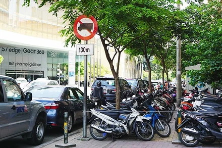 Mức thu phí sử dụng vỉa hè, lòng đường tùy khu vực sẽ có các loại giá khác nhau.