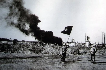 Bộ đội ta đánh chiếm sân bay Buôn Ma Thuột trong Chiến dịch Tây Nguyên - Mở đầu cho cuộc Tổng tiến công mùa Xuân năm 1975. Ảnh tư liệu