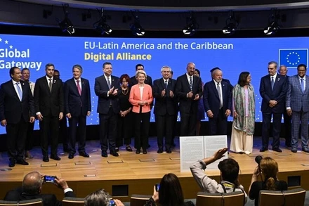 Các nhà lãnh đạo Châu Âu và Cộng đồng các quốc gia Mỹ Latinh và Caribe tại Hội nghị thượng đỉnh EU-CELAC, tại Brussels, Bỉ, ngày 17/7/2023. Ảnh: AFP/TTXVN