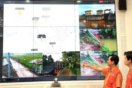 Tăng cường ứng dụng công nghệ thông tin trong phòng chống thiên tai. (Ảnh THANH VÂN)