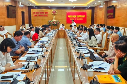 Quang cảnh phiên họp thường kỳ Ủy ban nhân dân tỉnh Thanh Hóa.