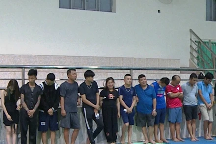 Các đối tượng tổ chức, sử dụng ma túy bị bắt giữ.