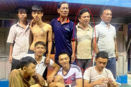 Ông Giỏi cùng 8 ngư dân tỉnh Bình Định.