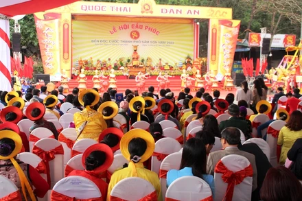 Quang cảnh lễ hội cầu phúc.