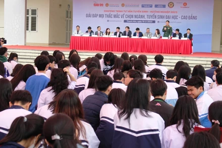 Quang cảnh buổi tư vấn tuyển sinh-hướng nghiệp.