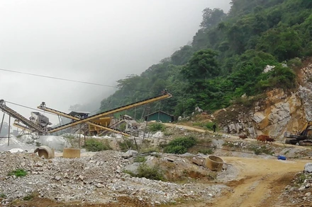 Khai thác, chế biến đá làm vật liệu xây dựng tại miền núi Thanh Hóa đáp ứng nhu cầu dân sinh, thi công xây lắp hạ tầng kỹ thuật.