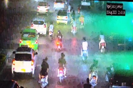 Hành vi vi phạm của các thanh, thiếu niên khi điều khiển mô-tô tham gia giao thông.