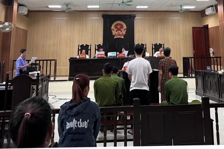 Quang cảnh phiên xét xử.