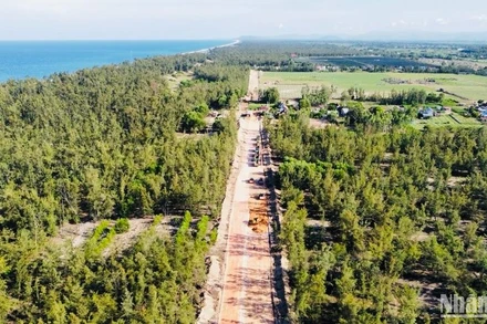 Dự án Đường ven biển Dung Quất - Sa Huỳnh hoàn thành được kỳ vọng phát triển đô thị, du lịch, nghỉ dưỡng ven biển tỉnh Quảng Ngãi.