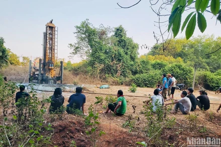 Người dân thôn Đức Hưng, xã Ia Nan trông chờ nước giếng khoan.