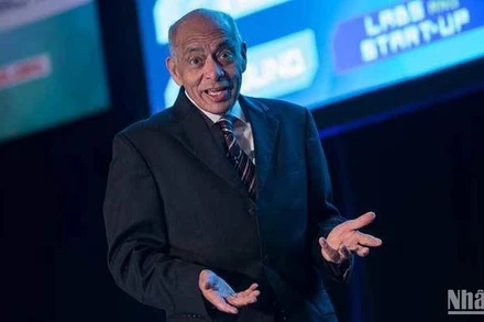 Với hơn 50 năm kinh nghiệm, Giáo sư Nawal Taneja từng tham gia làm việc, cố vấn cho nhiều hãng hàng không lớn và các doanh nghiệp trong ngành hàng không trên toàn thế giới.