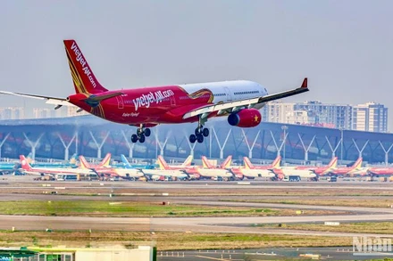 Hãng hàng không Vietjet mở bán ưu đãi hàng trăm nghìn vé bay giảm đến 50% mức giá, áp dụng cho tất cả các đường bay nội địa và quốc tế.