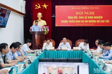 Quang cảnh hội thảo chia sẻ kinh nghiệm triển khai các dự án đường cao tốc.