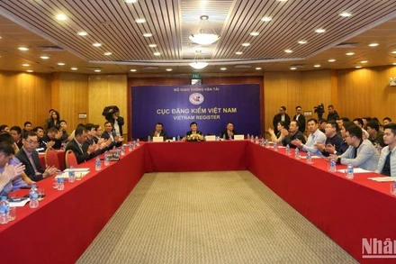 Quang cảnh hội nghị của Cục Đăng kiểm Việt Nam phổ biến Thông tư 43 và 44 của Bộ Giao thông vận tải.