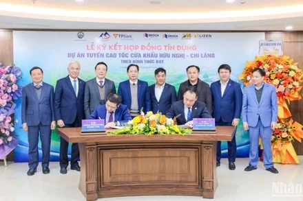 Ngân hàng Thương mại cổ phần Tiên Phong (TPBank) đã ký hợp đồng tài trợ vốn 2.500 tỷ đồng cho Công ty cổ phần cao tốc Hữu Nghị-Chi Lăng (doanh nghiệp dự án).