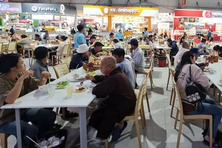 Một trạm dừng nghỉ trên tuyến cao tốc bắc-nam.