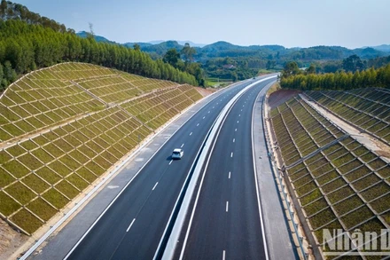 Đường cao tốc Bắc Giang-Lạng Sơn ghi nhận doanh thu sụt giảm ngoài mong muốn, ảnh hưởng đến phương án tài chính.