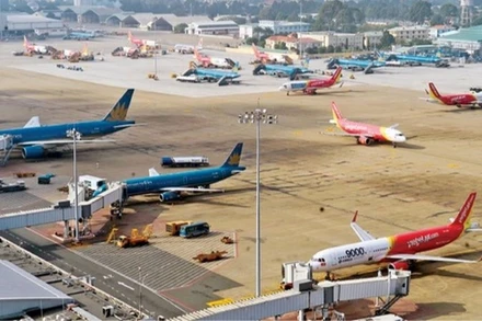 Cục Hàng không Việt Nam ban hành chỉ thị yêu cầu các đơn vị liên quan bảo đảm an toàn khai thác đối với phương tiện hoạt động tại Cảng hàng không quốc tế Tân Sơn Nhất.