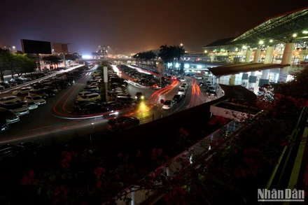 Nhà ga hành khách T1 Nội Bài tắt điện hưởng ứng Giờ Trái đất.