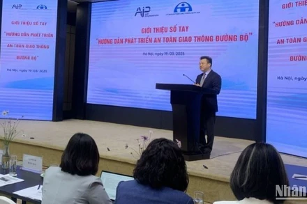 Ông Lê Kim Thành, Phó Chủ tịch chuyên trách Ủy ban An toàn giao thông quốc gia phát biểu.