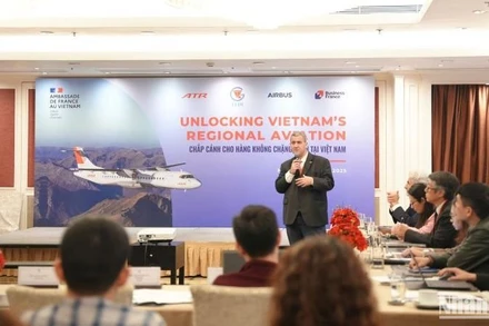 Đại diện ATR công bố báo cáo chuyên sâu về hoạt động vận tải hàng không chặng ngắn.