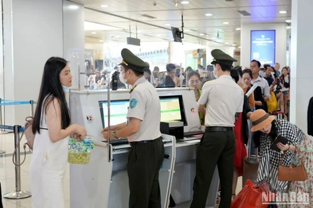 Khoảng 7,5 triệu lượt khách qua Nội Bài dịp cao điểm hè
