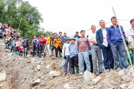 Công trường thủy điện Tả Páo Hồ 1A thuộc huyện Phong Thổ, Lai Châu xảy ra sự cố sạt lở đất, đá móng đập khiến 5 người tử vong và 4 người bị thương.