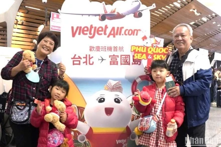 Chuyến bay đầu tiên của Vietjet kết nối đảo ngọc Phú Quốc với Đài Bắc (Đài Loan, Trung Quốc), đưa du khách từ Đài Bắc đến với Phú Quốc vào những ngày chớm xuân.