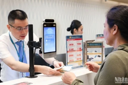 Vietnam Airlines khuyến khích hành khách làm thủ tục trực tuyến trước chuyến bay.