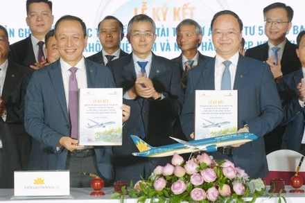 Vietnam Airlines và Vietcombank chính thức ký MOU về việc hợp tác thu xếp vốn cho dự án đầu tư 50 máy bay thân hẹp.