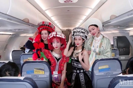 Trên các chuyến bay ngày mồng 1 Tết Nguyên đán, Vietravel Airlines mang đến bộ sưu tập trang phục truyền thống các dân tộc Việt Nam, thay cho lời chúc Tết trọn vẹn, giới thiệu bản sắc văn hóa của đồng bào dân tộc Việt Nam khắp mọi miền đất nước.