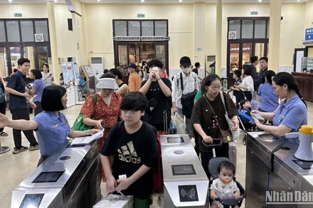 Tổng công ty Đường sắt Việt Nam công bố số điện thoại “đường dây nóng” về an toàn giao thông đường sắt nhằm kịp thời tiếp nhận và xử lý các thông tin về sự cố, tai nạn giao thông đường sắt.