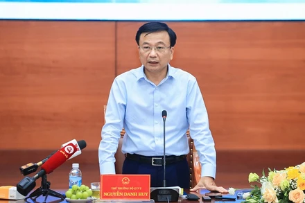 Thứ trưởng Giao thông vận tải Nguyễn Danh Huy cung cấp thông tin về dự án đường sắt tốc độ cao bắc-nam vào chiều 1/10.