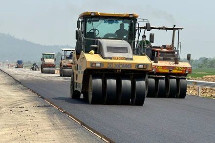 Bộ Giao thông vận tải yêu cầu giám sát chặt nhân sự, thiết bị huy động đến công trường, nhằm bảo đảm tiến độ, chất lượng công trình giao thông.