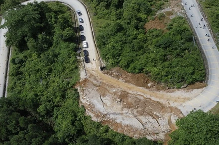 Sạt lở Quốc lộ 16 qua tỉnh Nghệ An.