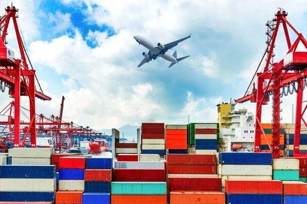 Nguy cơ từ việc tăng thuế của Mỹ đối với hàng xuất khẩu đang đe doạ mục tiêu tăng trưởng kinh tế của nước ta.