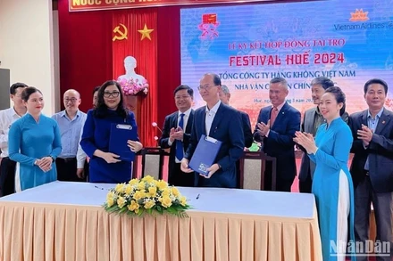 Hãng hàng không quốc gia Việt Nam (Vietnam Airlines) tiếp tục tham gia Festival Huế 2024 với danh vị “Nhà vận chuyển chính thức”.
