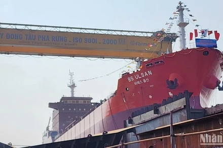 Công ty Đóng tàu Phà Rừng đã hạ thủy thành công tàu chở dầu/hóa chất trọng tải 13.000 DWT.