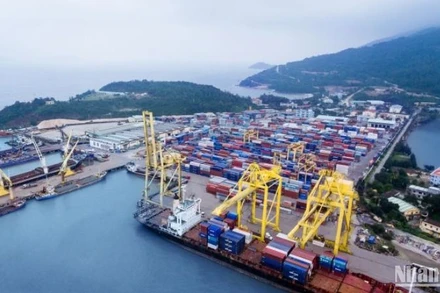 Đến năm 2030, cảng biển Đà Nẵng đạt sản lượng hàng hóa từ 23-29 triệu tấn hàng hóa thông qua (trong đó hàng container từ 1,33 triệu TEUs đến 1,71 triệu TEUs, chưa bao gồm hàng container trung chuyển quốc tế).