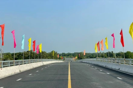 Việc hoàn thành, đưa vào khai thác 2 dự án đầu tư xây dựng giao thông quan trọng ở miền tây có ý nghĩa quan trọng nhằm đáp ứng nhu cầu vận tải ngày càng tăng cao, giảm tai nạn và phục vụ phát triển kinh tế-xã hội.