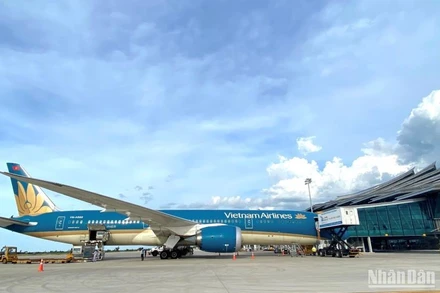 Vietnam Airlines lần đầu đưa "siêu máy bay thân rộng" Boeing 787 đến Thừa Thiên Huế.