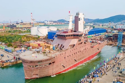 Tàu dịch vụ điện gió CSOV số 3 do Công ty Đóng tàu Hạ Long hạ thủy chiều tối 3/4.