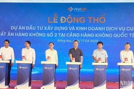 Cục Hàng không Việt Nam và Công ty cổ phần Dịch vụ suất ăn hàng không Việt Nam (VINACS) tổ chức động thổ dự án đầu tư xây dựng và kinh doanh dịch vụ cung cấp suất ăn hàng không số 2 tại Cảng hàng không quốc tế Long Thành.
