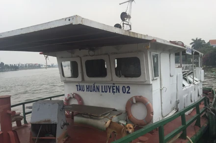 Phương tiện thủy phục vụ huấn luyện, đào tạo chuyên môn thuyền viên, người lái.