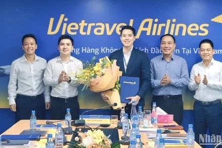 Vietravel Airlines đã bổ nhiệm ông Nguyễn Đức Anh giữ chức vụ Phó Tổng Giám đốc kiêm Giám đốc Ban kỹ thuật; ông Nguyễn Quang Đạt vào vị trí Giám đốc Ban Khai thác bay kiêm Đoàn trưởng Đoàn bay.