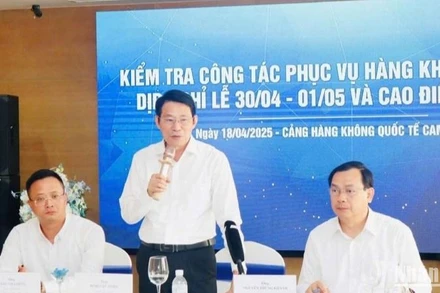 Ông Đinh Văn Thiệu phát biểu ý kiến tại hội nghị.